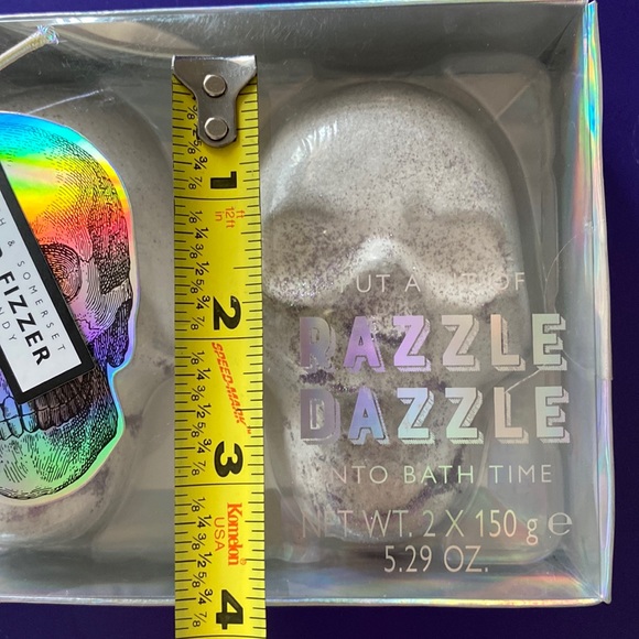 Boxed set of 2 Glitter Skull Cotton Candy Scented Bath Fizzers / Bath Bombs NWT - Picture 8 of 8
